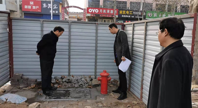 智能消防栓安装工程市住建局领导视察.jpg