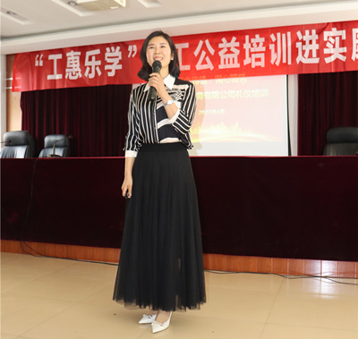 礼仪培训谢老师_副本.jpg